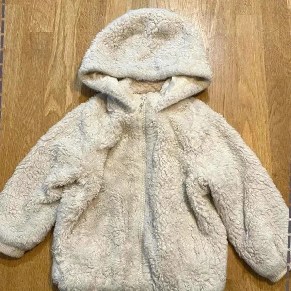 Veste full zip à capuche fille écru Tissaia 3 ans – Petite tache sur manche